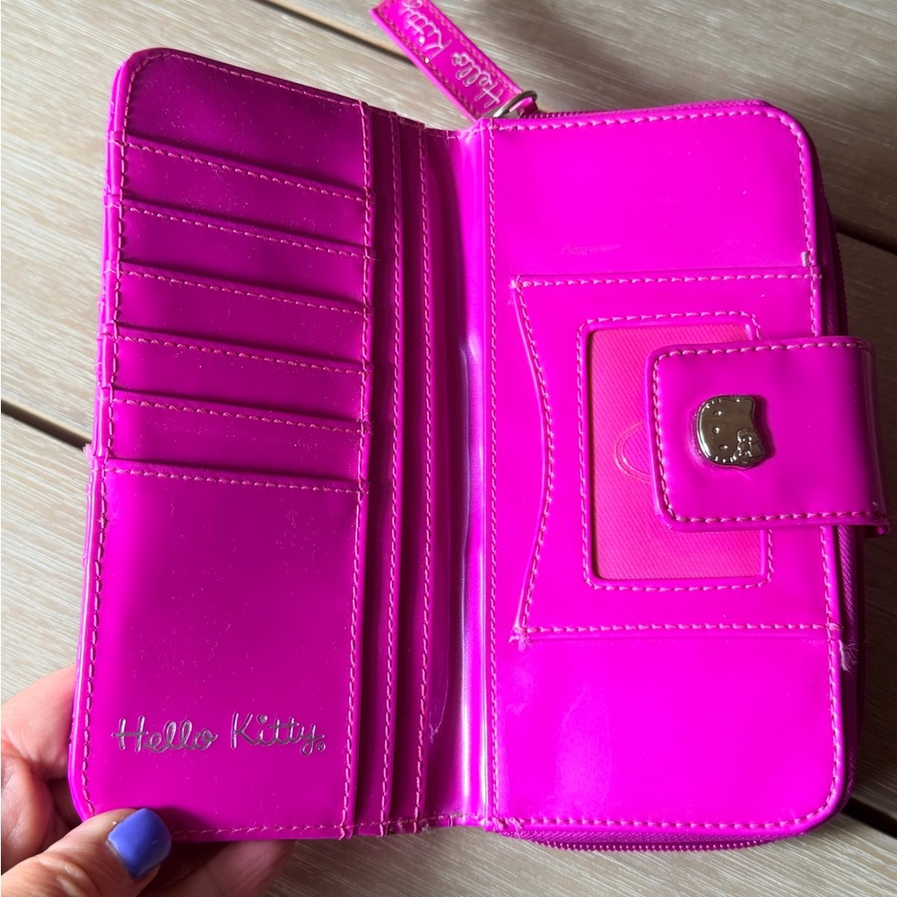 Hello Kitty Pink Embossed Wallet - Picture 4 of 9